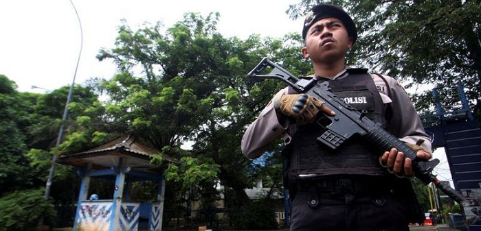 Indonesian police kill 3 suspects in gunfight after bomb found 